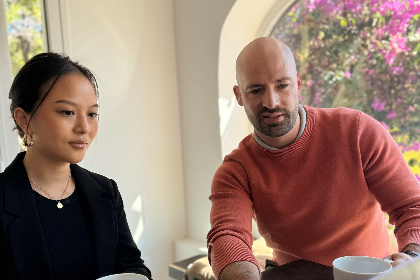 ben-meuthen-explaining-costumer-2